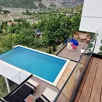 Dom wakacyjny Koman Paradise
