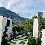 Dom wakacyjny Koman Paradise