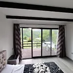 Koman Paradise Vakantiehuis *