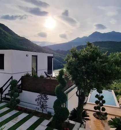 Koman Paradise *
