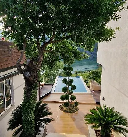 펜션 Koman Paradise