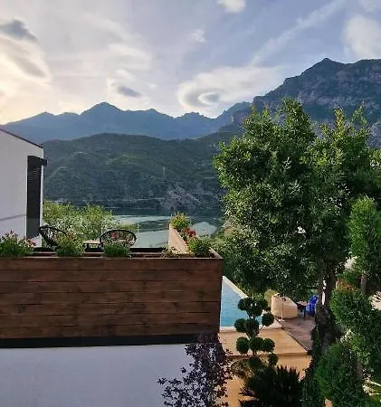 펜션 Koman Paradise Shkodër