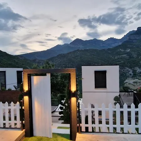 Koman Paradise Feriehus *