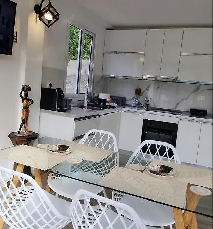 펜션 Koman Paradise Shkodër