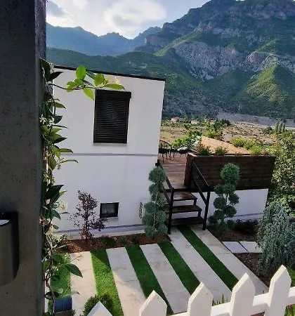 펜션 Koman Paradise Shkodër